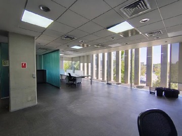 Oficina en arriendo mensual en Ciudad empresarial // av. Del parque, Huechuraba - 7 dormitorios, 4 baños