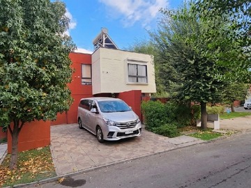 Casa en arriendo mensual en Arriendo Casa en Condominio Sector Pedro Fontova, Huechuraba - 5 dormitorios, 3 baños