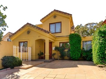 Casa en venta en Casa en Venta mejor sector (63261), Peñalolén - 4 dormitorios, 4 baños