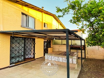 Casa en venta en Vende Casa de Dos Pisos en la Florida - 3 dormitorios, 2 baños
