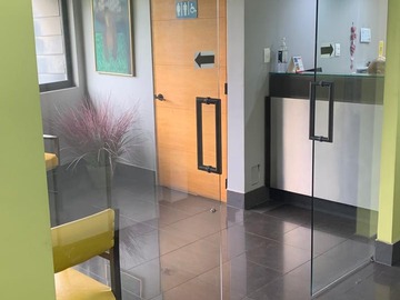 Oficina en venta en Avenida Manquehue Norte, Vitacura - 8 dormitorios, 4 baños