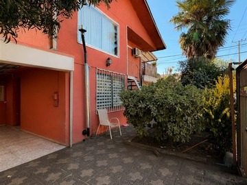 Casa en venta en Pasaje Los Mallines/ Avenida Francia, Chillán - 5 dormitorios, 2 baños