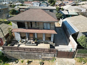 Casa en venta en Calle miramar, Pichilemu - 4 dormitorios, 1 baño