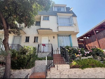 Casa en venta en Casa de tres pisos, 3d 3b ubicada en condominio la viñita, Puente Alto - 3 dormitorios, 3 baños