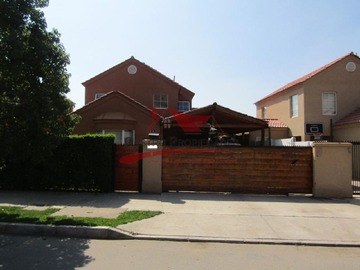 Casa en venta en Casa Dos Pisos con Piscina, 4 Dormitorios 3 Baños, Quilicura. - 4 dormitorios, 3 baños