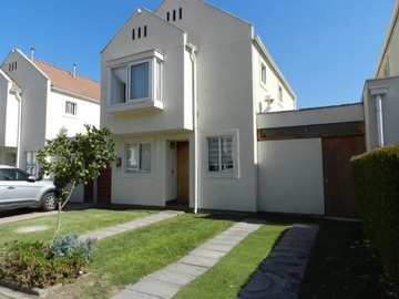 Casa en venta en Venta de Casa en Condominio de Peñalolen - 3 dormitorios, 3 baños