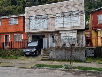 Casa en venta en Calle Carvallo 365, Coronel - 4 dormitorios, 3 baños