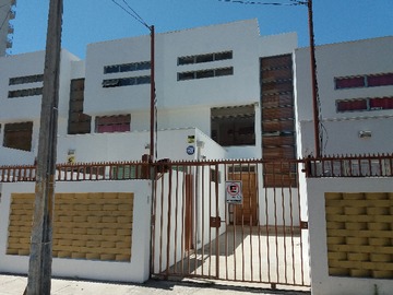 Casa en arriendo mensual en Sarratea,594, Viña del Mar - 4 dormitorios, 4 baños