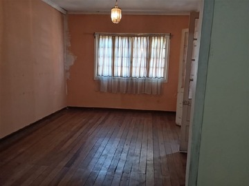 Casa en venta en Davila Larrain/Sargento Aldea, Santiago - 5 dormitorios, 2 baños