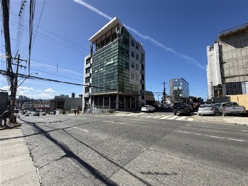 Local Comercial en arriendo mensual en Oficina / Local Comercial en Benaventa edificio Cozut, Puerto Montt - 10 dormitorios, 3 baños