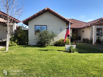 Casa en venta en Casa en Condominio los Pirineos Chillan - 4 dormitorios, 4 baños