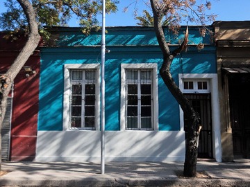Casa en venta en Madrid 973, Santiago, Región Metropolitana de Santiago 8320000, Chile, Santiago - 5 dormitorios, 2 baños
