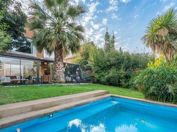Casa en venta en Camino del sol esquina camino del Valle, Lo Barnechea - 4 dormitorios, 4 baños