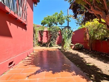 Casa en venta en Alcalde Jorge Monckeberg / Los Cerezos, Ñuñoa - 5 dormitorios, 3 baños