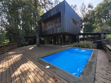Casa en venta en Los riscos, Pucón - 4 dormitorios, 3 baños