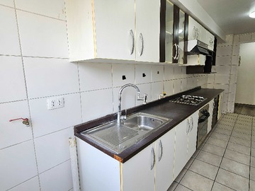 Departamento en venta en A pasos del Metro! Incluye Estacionamiento! (126895), Santiago - 2 dormitorios, 2 baños