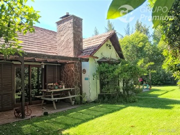 Casa en arriendo mensual en Manquehue Sur / Bilbao, Las Condes - 5 dormitorios, 3 baños