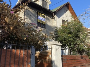 Casa en arriendo mensual en Mujica con emilio vaisse, Ñuñoa - 4 dormitorios, 2 baños