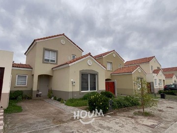 Casa en arriendo mensual en Las pircas, San Bernardo - 3 dormitorios, 3 baños