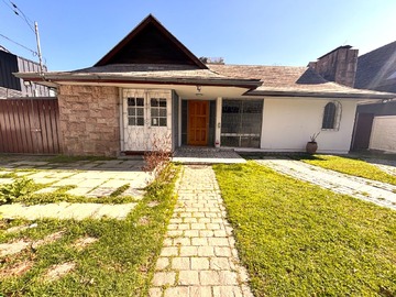 Casa en arriendo mensual en Las Hualtatas 5466, Vitacura - 4 dormitorios, 2 baños
