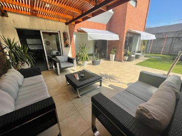 Casa en arriendo mensual en Espectacular Casa de 5D/5B con Piscina y Jardín - Vitacura - 5 dormitorios, 5 baños