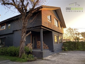 Casa en venta en Amplia Casa en Calle Regimiento a pasos del Jumbo, Puerto Montt - 7 dormitorios, 3 baños