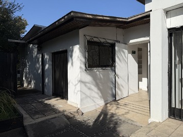 Casa en arriendo mensual en Vaticano / Alcántara, Las Condes - 4 dormitorios, 3 baños