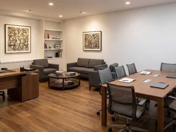 Oficina en arriendo mensual en A pasos del Metro Moneda (175154), Santiago - 2 baños