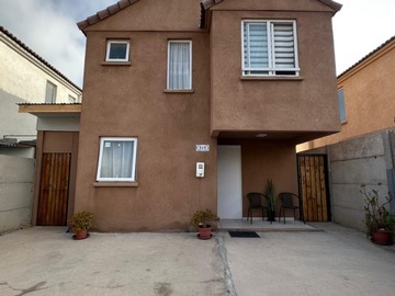 Casa en arriendo mensual en Puertas del mar, La Serena - 3 dormitorios, 2 baños