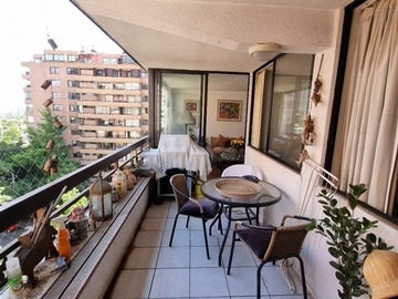 Departamento en venta en Amplio departamento en sector residencial de Las Condes, Las Condes - 3 dormitorios, 2 baños