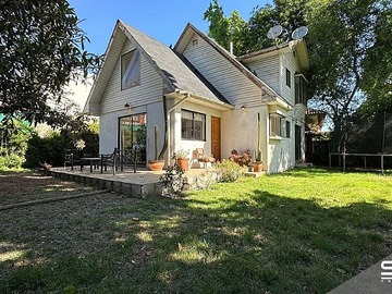 Casa en venta en Se vende 2 casas con gran terreno en exclusivo condominio., La Reina - 6 dormitorios, 4 baños