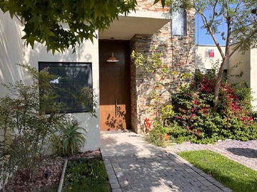 Casa en venta en Farmacias, Supermercados, Centro medicos (111186), Colina - 3 dormitorios, 3 baños