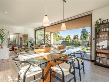 Casa en venta en Av. Jose rabat, Colina - 5 dormitorios, 5 baños