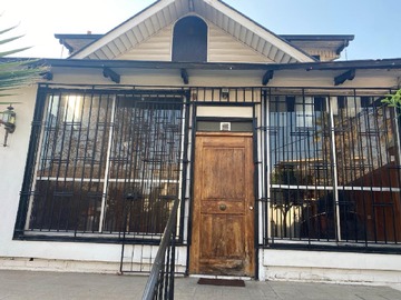 Casa en venta en Vende Casa Dos Pisos la Reina - 4 dormitorios, 3 baños