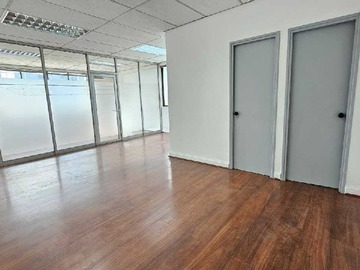 Oficina en arriendo mensual en Oportunidad! Se entrega recien pintada! (178352), Santiago - 2 baños