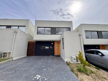 Casa en venta en Almirante Gerken, Quilpué - 3 dormitorios, 3 baños