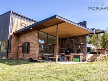 Casa en venta en Los riscos, Puerto Varas - 3 dormitorios, 3 baños