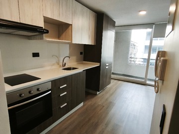 Estudio en arriendo mensual en Amunátegui 767, Santiago - 1 baño
