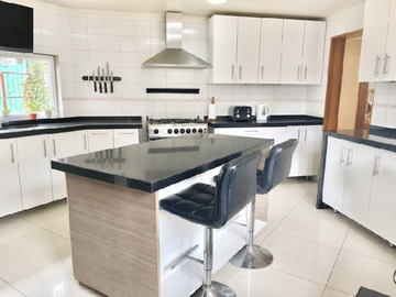 Casa en venta en A 4,3 km del centro cívico; 400 m de av. San juan, Machalí - 5 dormitorios, 4 baños