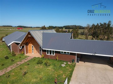 Casa en venta en Condominio Altos deTotoral, Llanquihue - 5 dormitorios, 3 baños