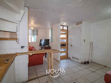 Casa en venta en Pasaje Primera Junta, Maipú - 4 dormitorios, 2 baños