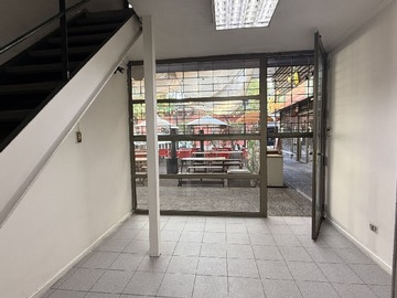 Local Comercial en arriendo mensual en Metro Santa Isabel, Santiago - 1 dormitorio, 1 baño