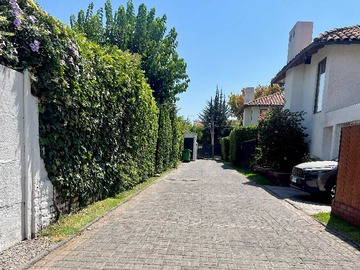 Casa en venta en Casa en tranquilo condominio y barrio seguro (173062), La Reina - 5 dormitorios, 4 baños