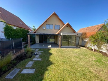 Casa en venta en Alto Macul 6544, La Florida - 4 dormitorios, 4 baños