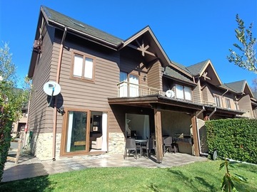 Casa en venta en camino pucon villarrica km 2, Pucón - 4 dormitorios, 3 baños