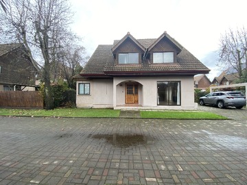 Casa en venta en A pasos Outlet Vivo, Chillán - 4 dormitorios, 4 baños