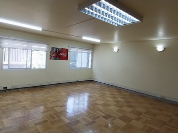Oficina en venta en Vendo Amplia Oficina en Agustinas con Miraflores - 5 dormitorios, 3 baños