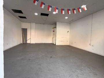 Local Comercial en arriendo mensual en Espacioso Local con Alta Visibilidad (170047), Santiago
