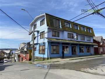 Casa en venta en Amplia Casa (4 niveles) con loc. comerciales en centro de Calbuco, Calbuco - 8 dormitorios, 4 baños