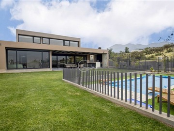 Casa en venta en Condominio Praderas, Lo Barnechea - 5 dormitorios, 5 baños